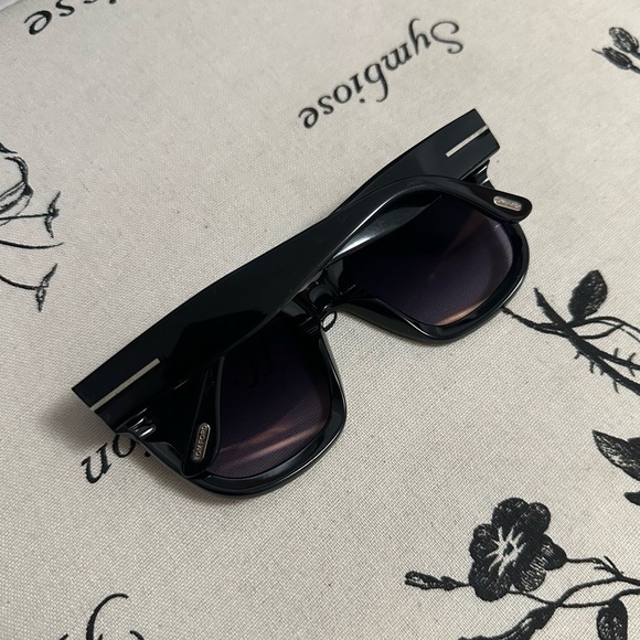 TOMFORD SUNGLASSES - Picture 5 of 7